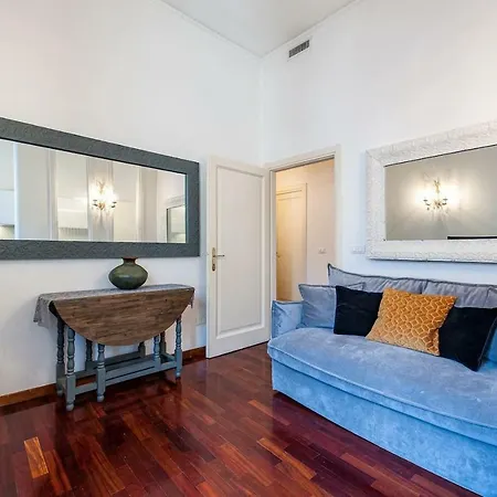 Luxury In Historical Building Rom