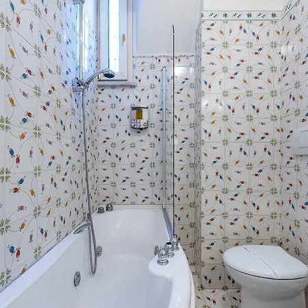Luxury In Historical Building Rom