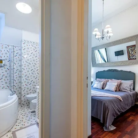 Luxury In Historical Building Apartment Rome