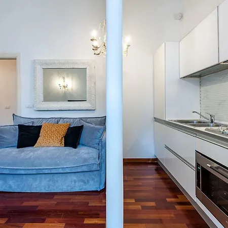 Luxury In Historical Building Apartment Rome